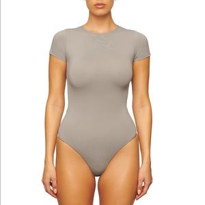 SKIMS ESSENTIAL TSHIRT THONG BODYSUIT